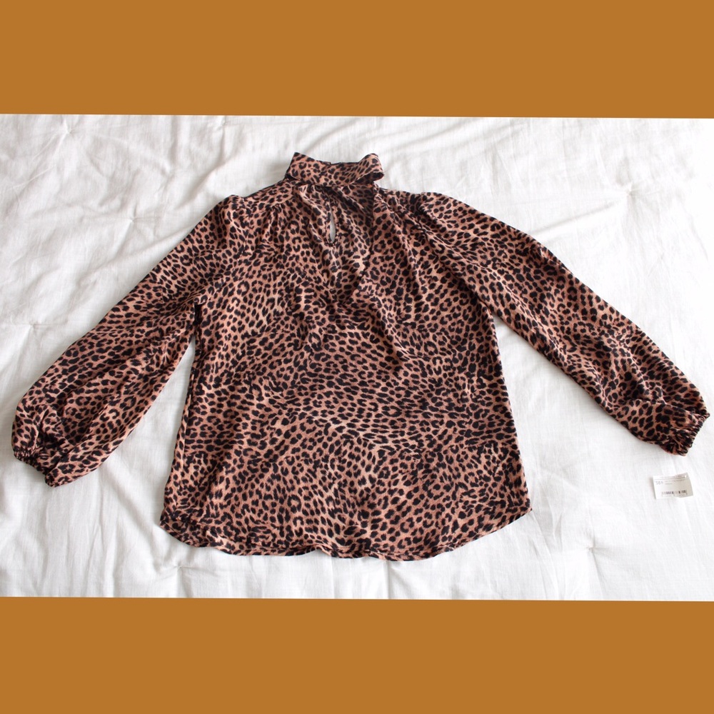 NWT choker necklace leopard print top